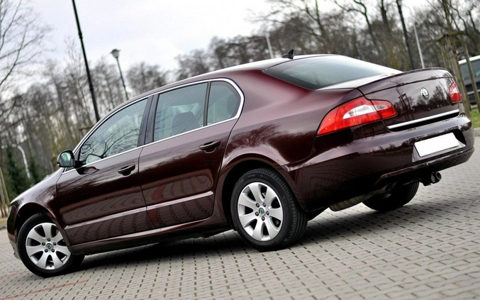 Skoda Superb cena 29900 przebieg: 240000, rok produkcji 2011 z Złotów małe 379